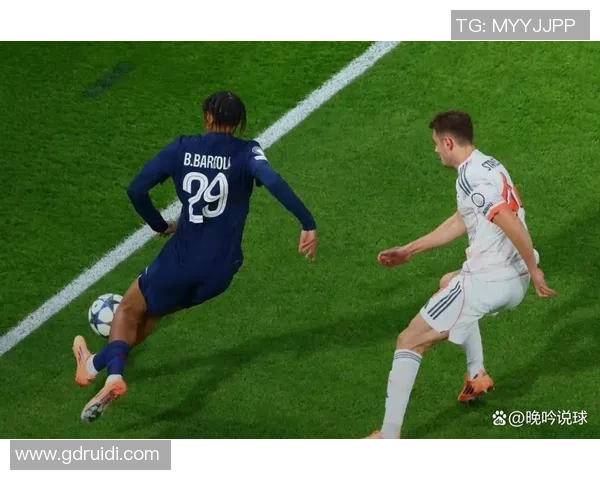 国王杯激战：拜仁逆转那不勒斯红牌事件引发全场热议与争议