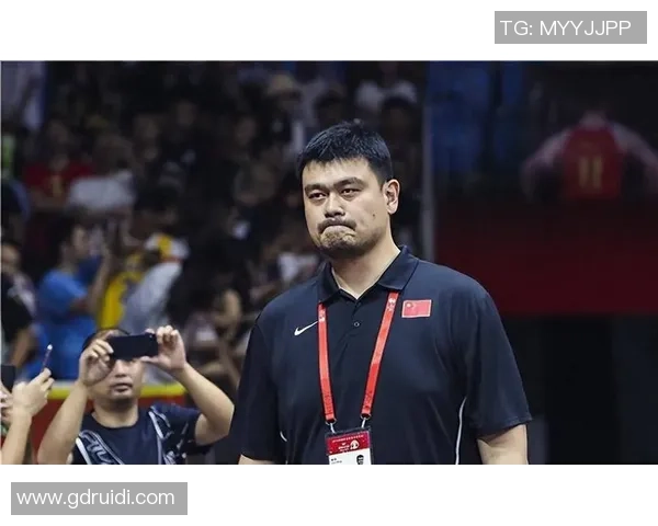 姚明虚心请教篮球巨星经验努力提升自我成就更高目标