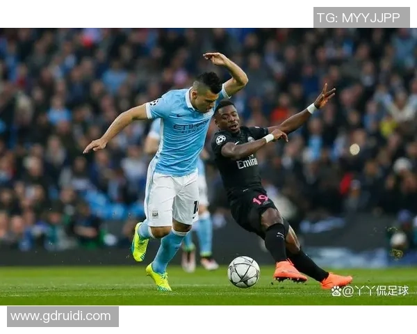 西甲激战:利物浦逆转巴黎圣日耳曼四比三红牌事件引发全场热议 西甲激战:利物浦逆转巴黎圣日耳曼四比三红牌事件引发全场热议