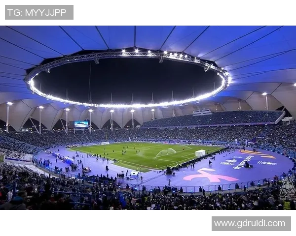 中超盛况：巴黎圣日耳曼大胜曼城引发全场热烈反响与焦点讨论