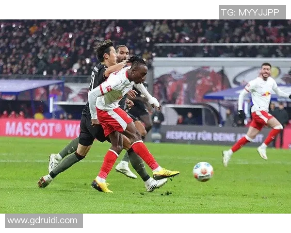 世界杯精彩对决:里昂逆转莱比锡帽子戏法引爆全场战术解析 世界杯精彩对决:里昂逆转莱比锡帽子戏法引爆全场战术解析