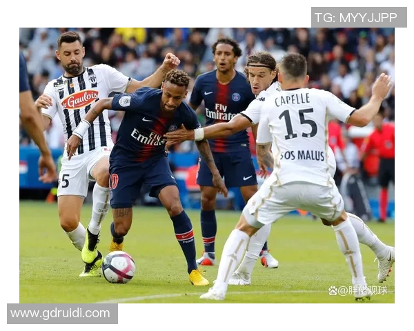 德甲激战:巴黎圣日耳曼6比2狂胜巴萨战术解析引发全场热议 德甲激战:巴黎圣日耳曼6比2狂胜巴萨战术解析引发全场热议