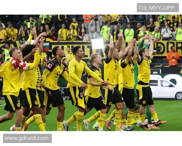 德甲激战：多特蒙德逆转曼联点球大战引爆全场激情解析